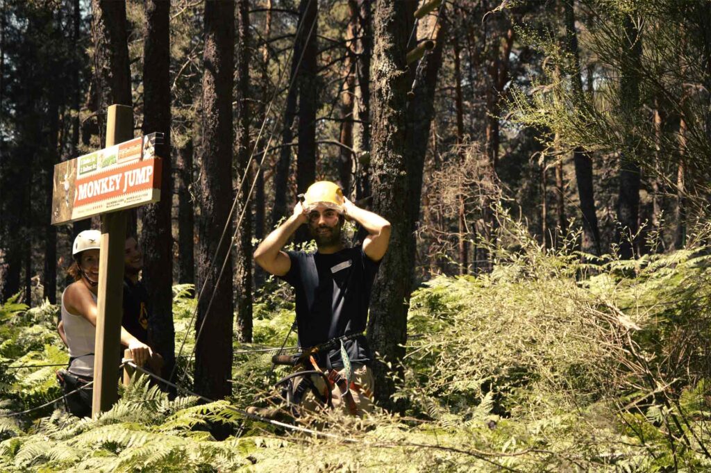 Miembro de equipo en actividades para adquirir las cualidades del líder en amazonia Team Factory. 