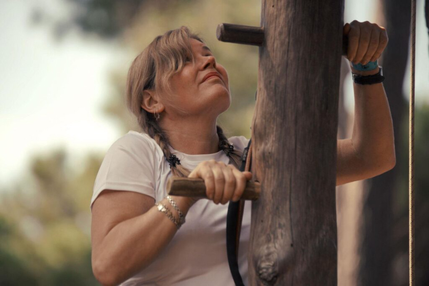 Participante usando el método kaizen para la mejora continua en su equipo de trabajo en Amazonia Team Factory