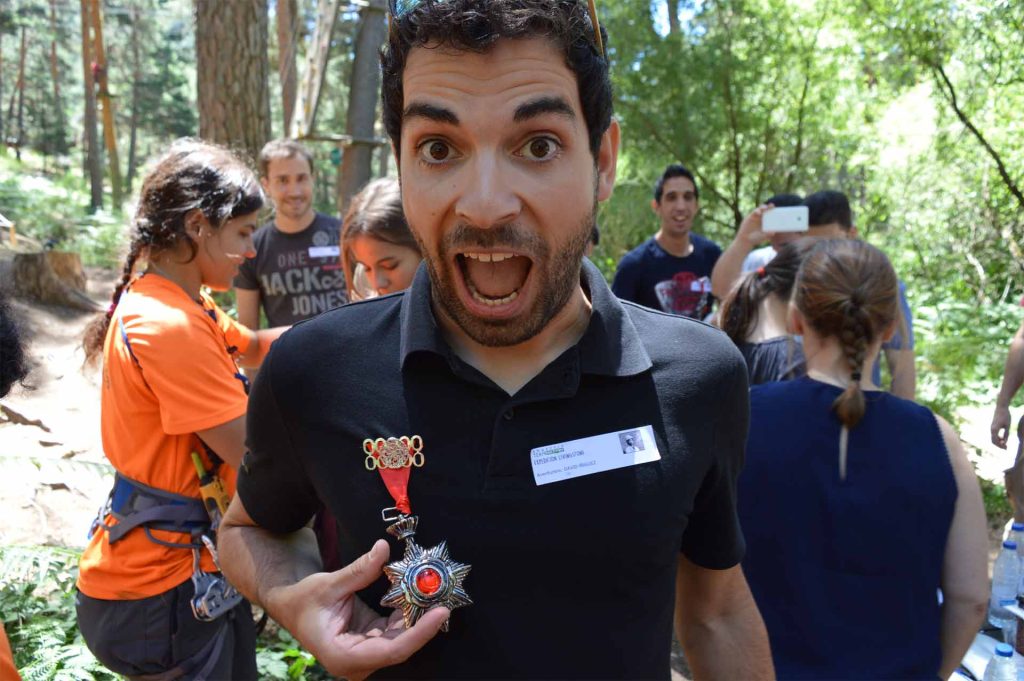 Participante en actividades para convertirse en un líder exitoso en Amazonia Team Factory