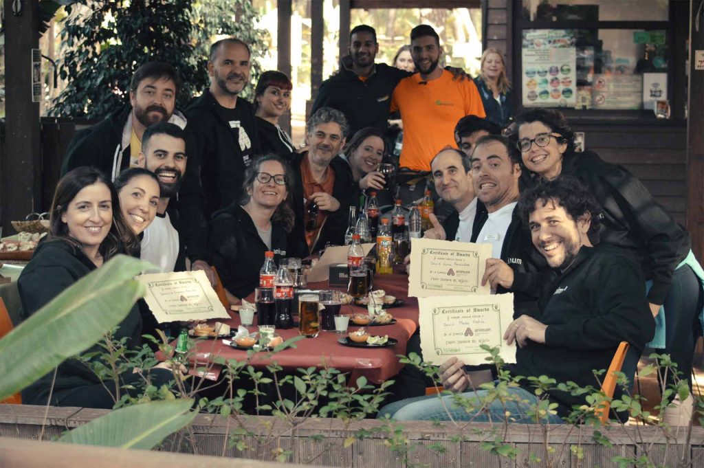 Equipo en programa para mejorar la escucha activa: herramienta para el liderazgo y el team building