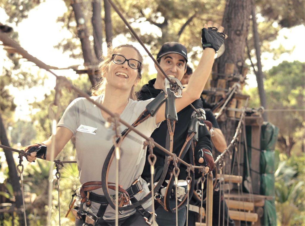 Equipo de trabajo desarrollando programa sobre personas empáticas y el trabajo en equipo