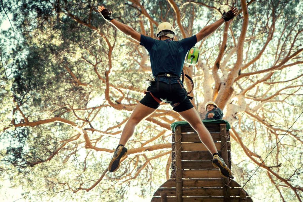 Persona enfrentándose a desafíos para mejorar la resiliencia en tu vida diaria