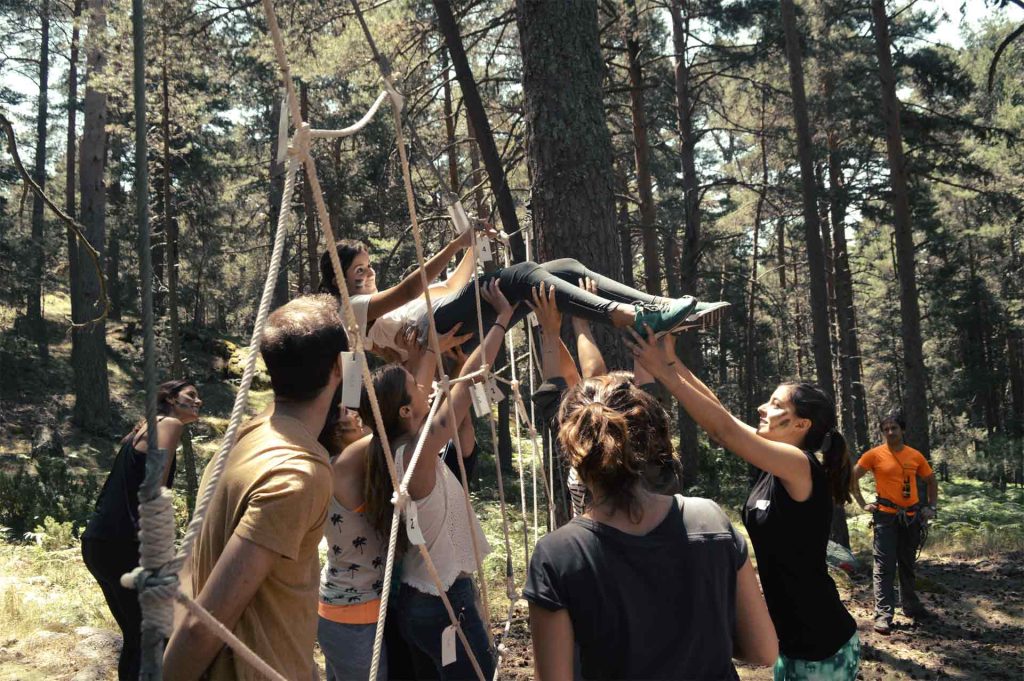 equipos de trabajo en la resolución de conflictos con inteligencia emocional