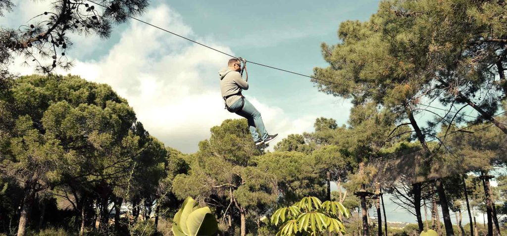 Miembro de un equipo de trabajo en un programa de Team Building y aventura para cultivar la empatía
