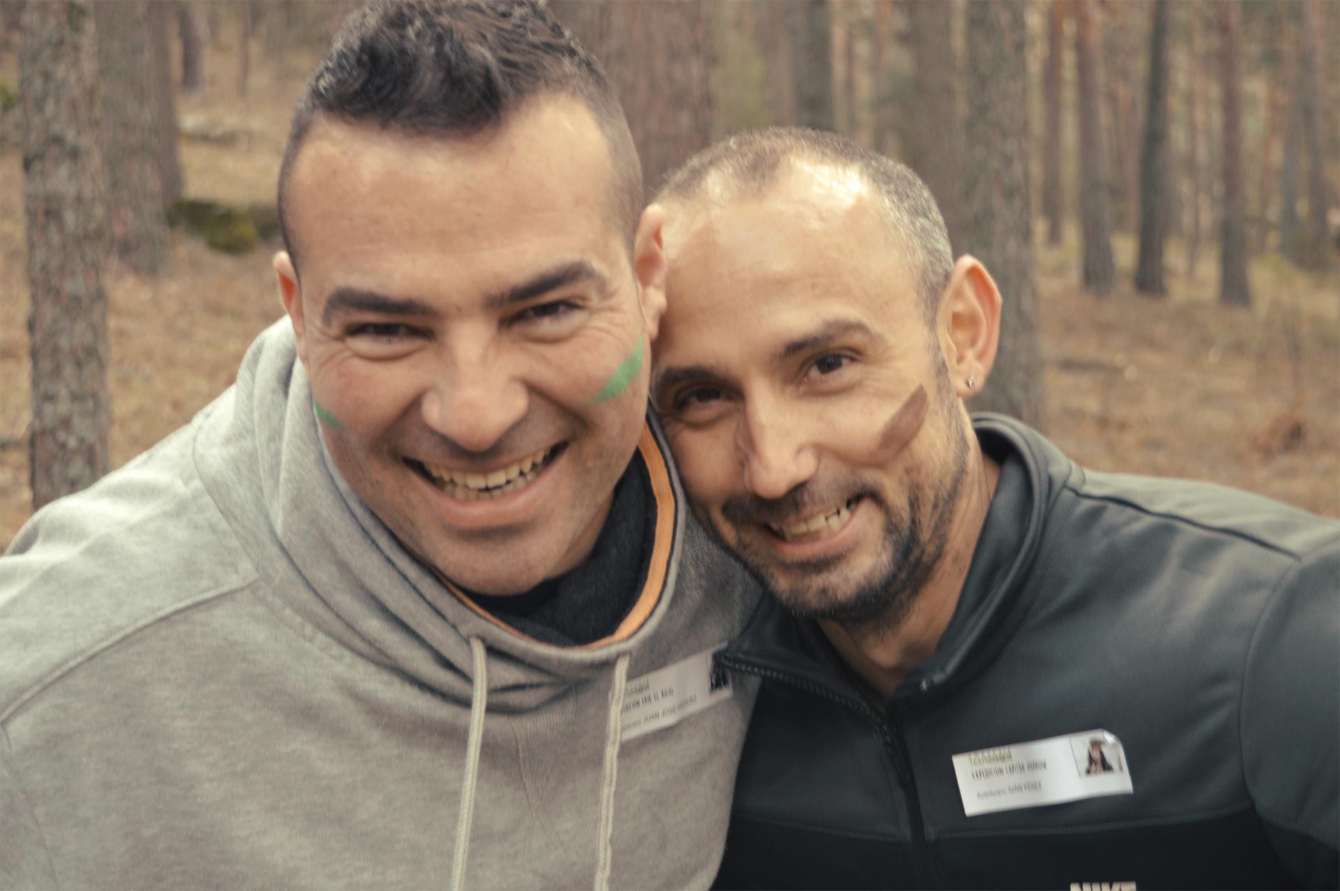 Equipo de trabajo en programa de Team Building en los árboles para cultivar la empatía