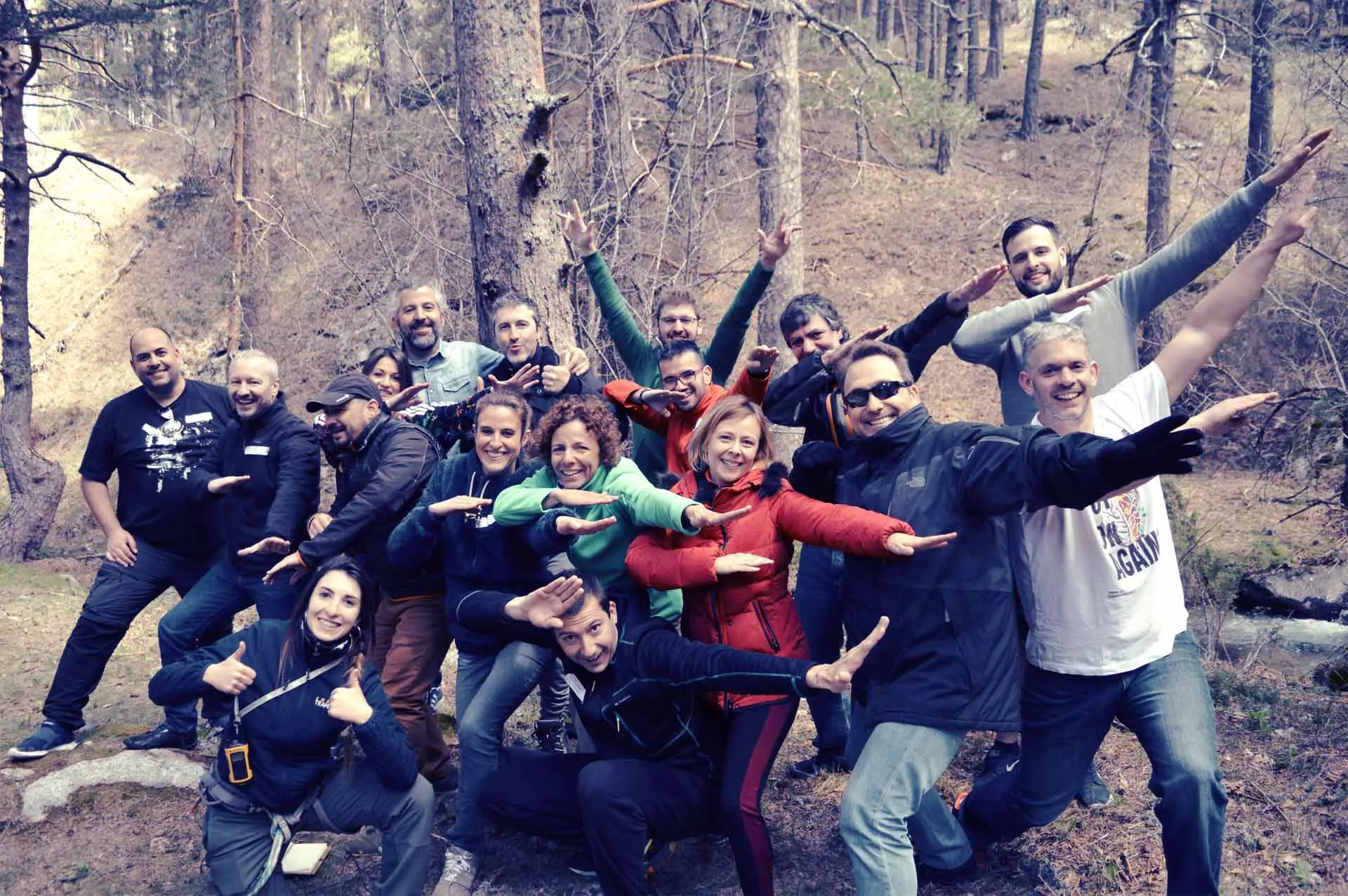 Foto equipo Team Building en el bosque